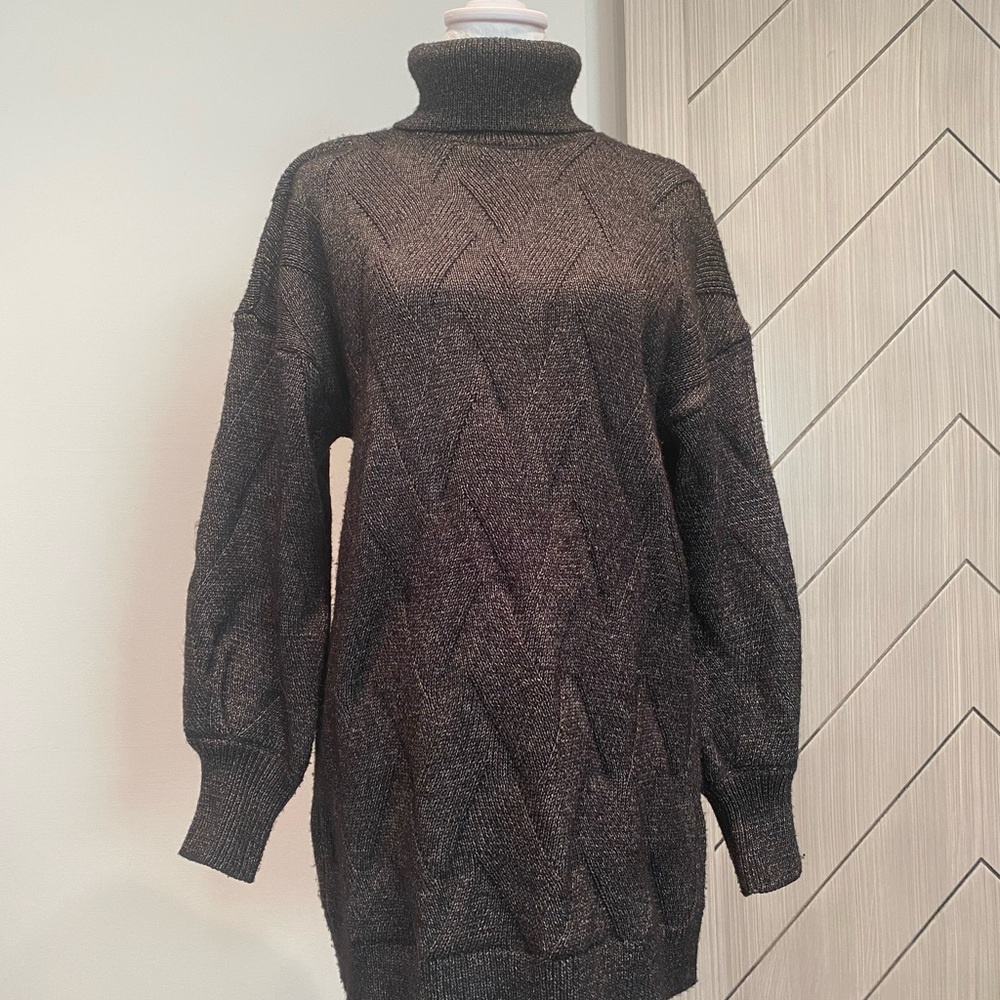Yest the Netherlands Elegant Charcoal Turtleneck Sweater (US6)
